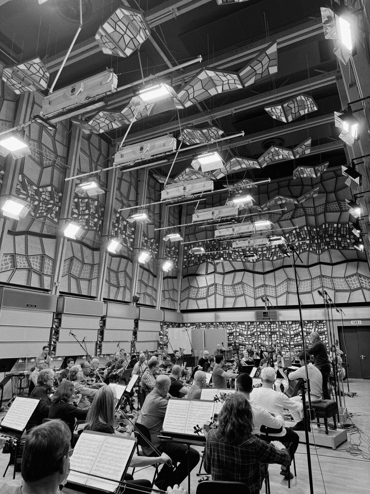 Prague Philharmonic Orchestra při nahrávání ve studiu Českého rozhlasu v Praze